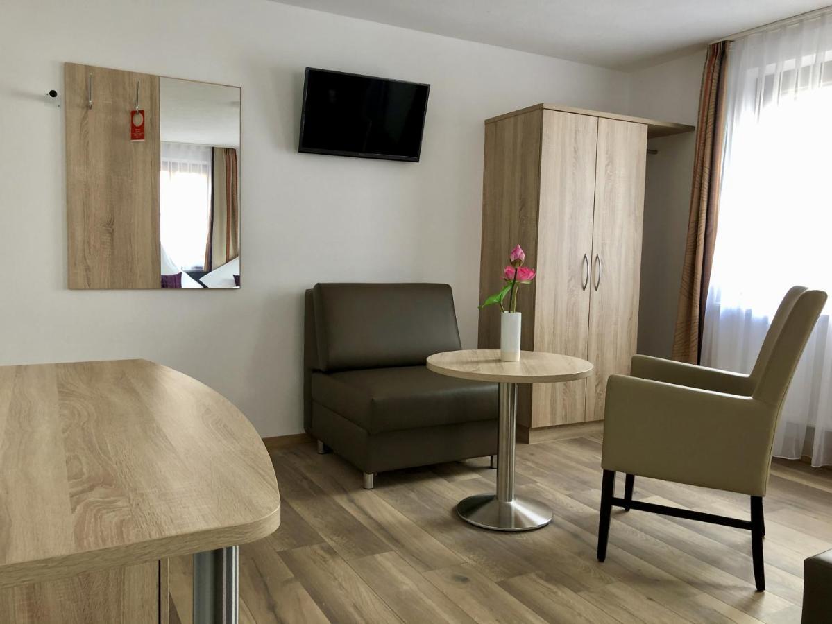 A Lotus Hotel Бьоблинген Екстериор снимка